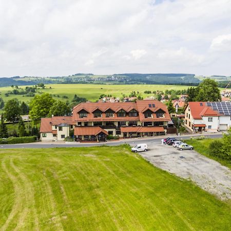 Berggasthof & Hotel Kranich, Hinterrod Eisfeld Bagian luar foto