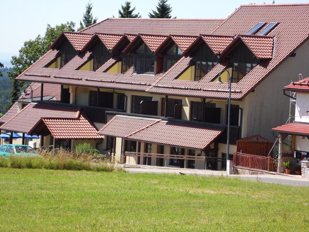 Berggasthof & Hotel Kranich, Hinterrod Eisfeld Bagian luar foto