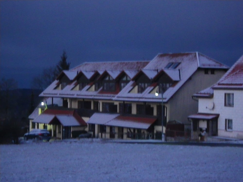 Berggasthof & Hotel Kranich, Hinterrod Eisfeld Bagian luar foto