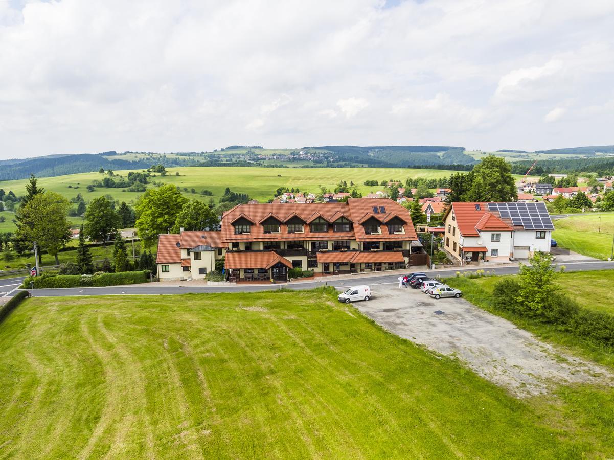 Berggasthof & Hotel Kranich, Hinterrod Eisfeld Bagian luar foto